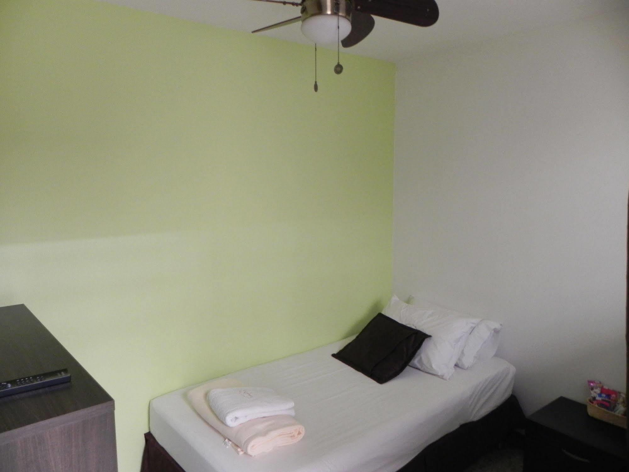 Hostal Tamarindo Inn Medellín Exteriér fotografie