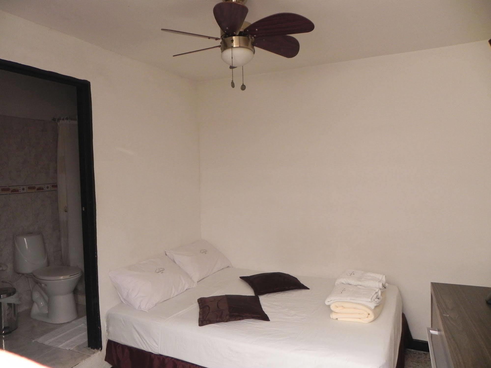Hostal Tamarindo Inn Medellín Exteriér fotografie